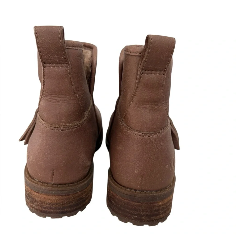 UGG womens Lavelle brown boots size 6.